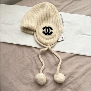 Auth BN Chanel 25B CC Logo Ear Warmer White Cashmere Beanie